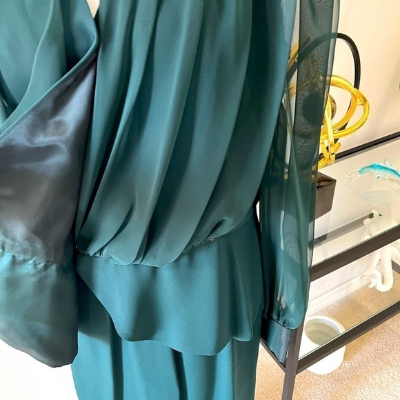 After Dark: Women’s Green Dressy two piece outfit long sleeve, shirr front Sz 14 - Picture 6 of 12